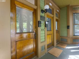 Photo #3: 21184592 Listing