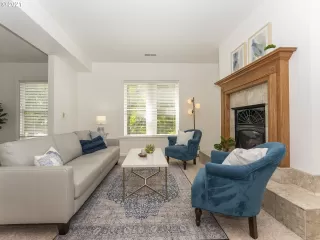 Photo #4: 21184592 Listing