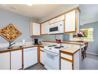 Photo #4: 21184595 Listing