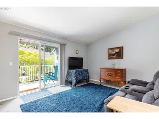 Photo #5: 21184595 Listing