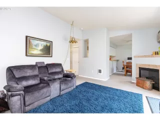 Photo #6: 21184595 Listing