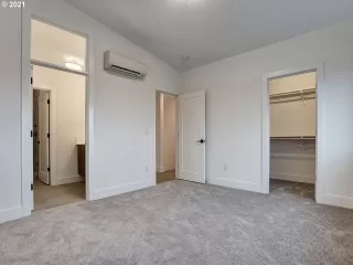 Photo #5: 21184745 Listing 