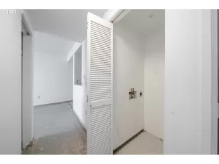 Photo #4: 21184850 Listing