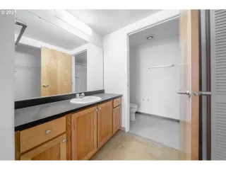 Photo #5: 21184850 Listing