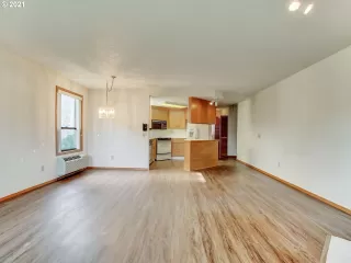 Photo #6: 21185127 Listing