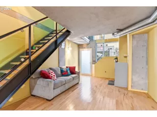 Photo #5: 21186417 Listing