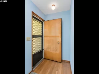 Photo #5: 21186980 Listing