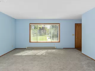 Photo #6: 21186980 Listing