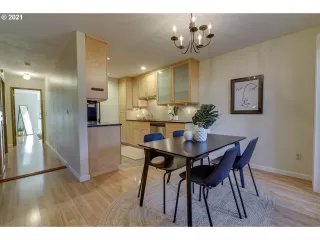 Photo #6: 21187115 Listing