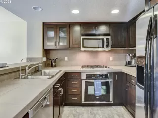 Photo #5: 21187359 Listing