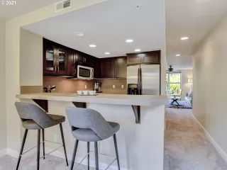 Photo #6: 21187359 Listing