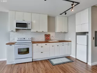 Photo #3: 21187424 Listing