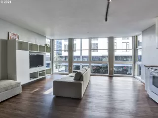 Photo #5: 21187424 Listing