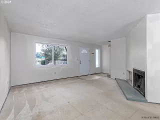 Photo #4: 21187763 Listing