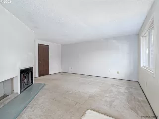 Photo #5: 21187763 Listing