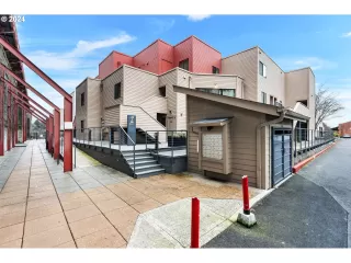 Photo #1: 211878010 Listing 