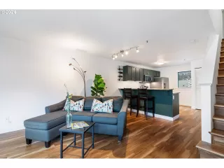 Photo #3: 211878010 Listing 