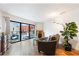 Photo #6: 211878010 Listing 