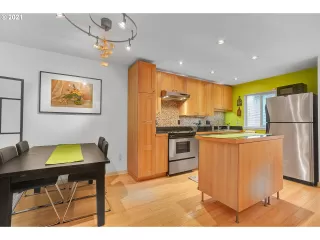 Photo #3: 21187880 Listing