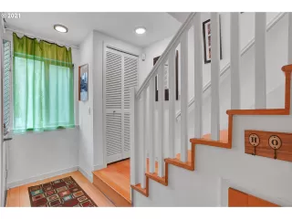 Photo #5: 21187880 Listing