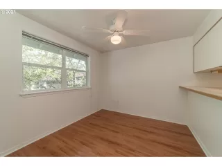 Photo #5: 21189833 Listing