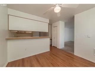 Photo #6: 21189833 Listing