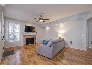 Photo #4: 21190185 Listing