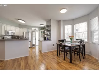 Photo #5: 21190185 Listing