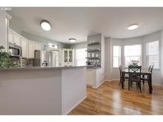 Photo #6: 21190185 Listing