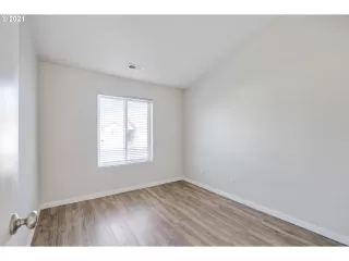 Photo #4: 21190459 Listing