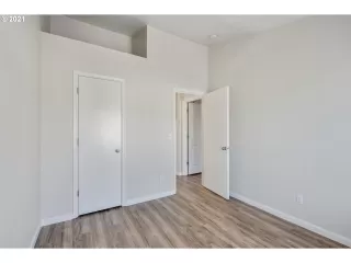 Photo #5: 21190459 Listing