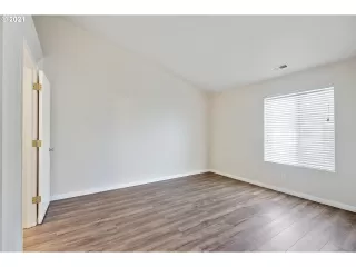 Photo #6: 21190459 Listing