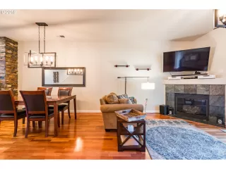 Photo #2: 21190912 Listing