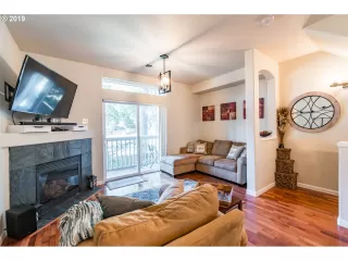 Photo #4: 21190912 Listing