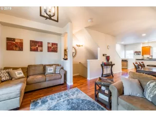 Photo #5: 21190912 Listing