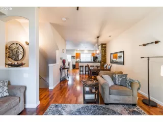 Photo #6: 21190912 Listing