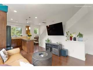 Photo #4: 21191195 Listing
