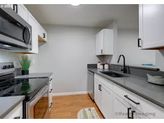 Photo #6: 21191279 Listing 