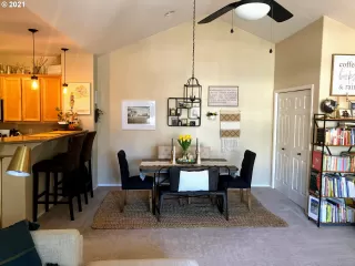 Photo #6: 21192994 Listing