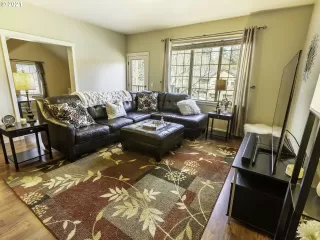 Photo #5: 21193533 Listing