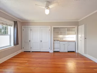 Photo #4: 21193642 Listing