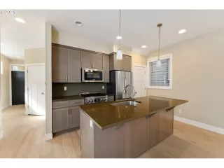 Photo #2: 21194047 Listing