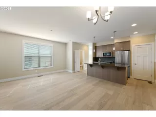 Photo #4: 21194047 Listing