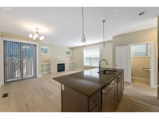 Photo #5: 21194047 Listing