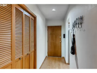 Photo #5: 21194675 Listing