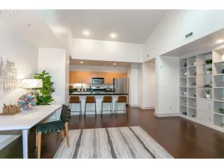 Photo #6: 21195566 Listing