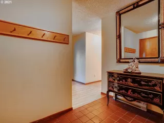 Photo #2: 21195904 Listing