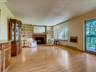 Photo #3: 21195904 Listing