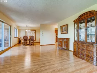 Photo #6: 21195904 Listing