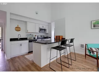 Photo #5: 21197838 Listing 